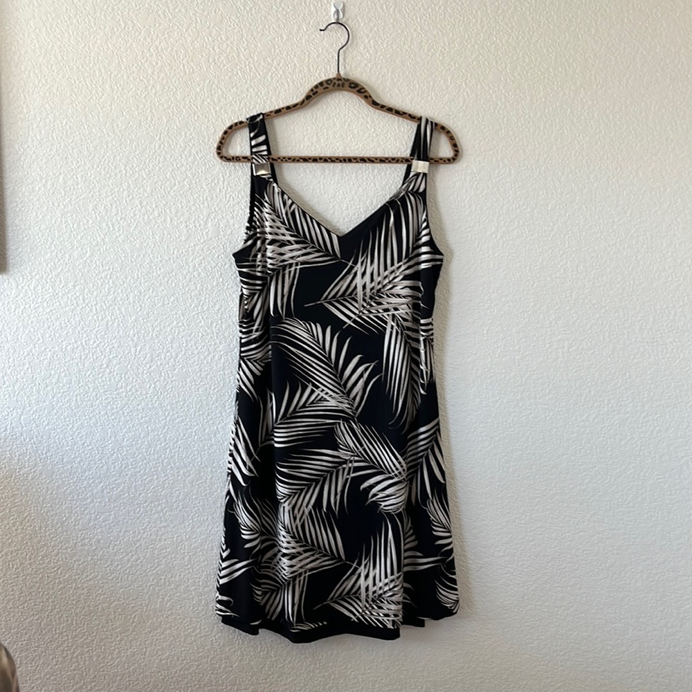 White House Black Market reversible dress.
